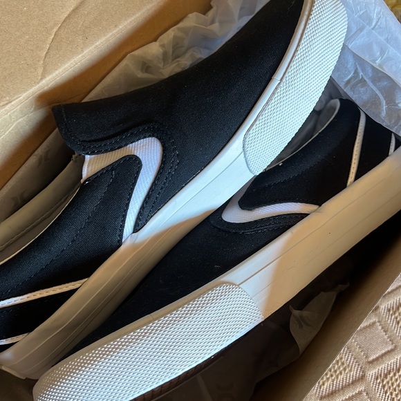 New in box-Hurley slip-on 8.5 - Picture 4 of 6